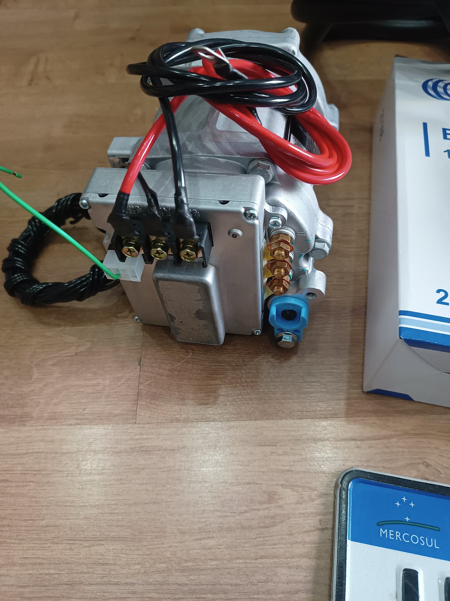 Universal Automotive Electric Air Conditioning Compressor 12V
