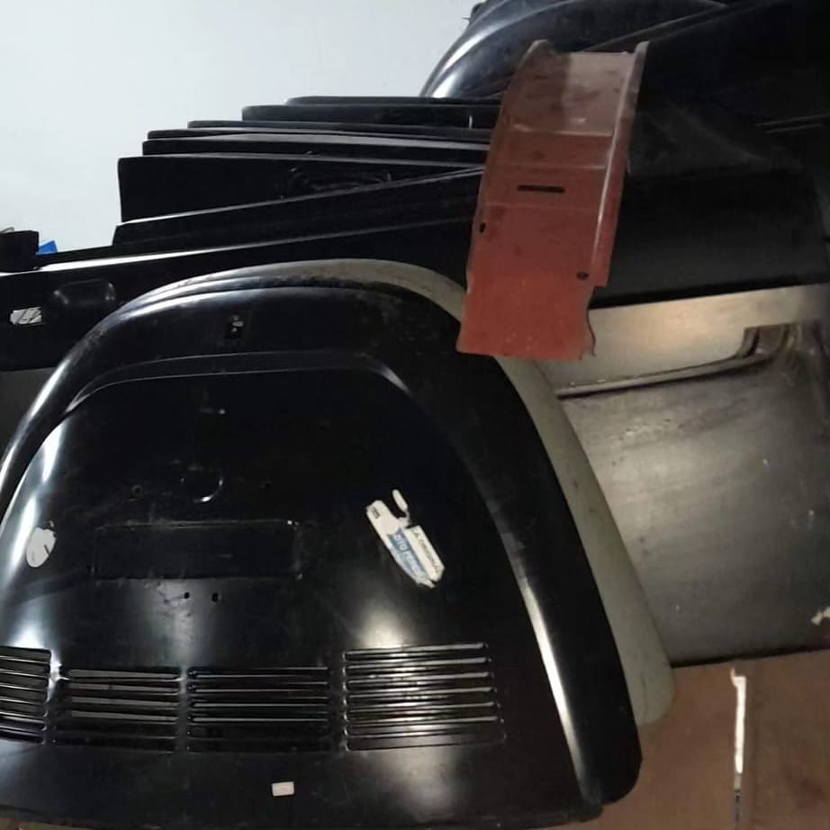 Tampa de motor original novo e usados valor depende do modelo