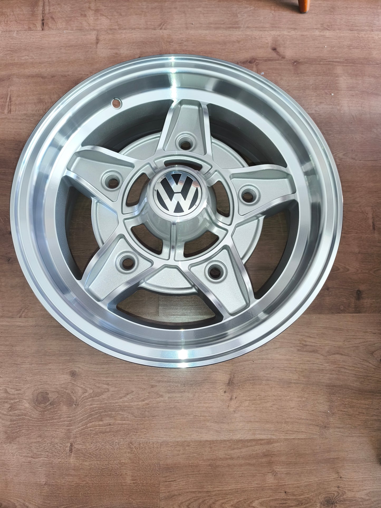 Set of 15-inch Castelinho wheels for VW Beetle, 6 inches wide, 5x205 bolt pattern, classic wheels.
