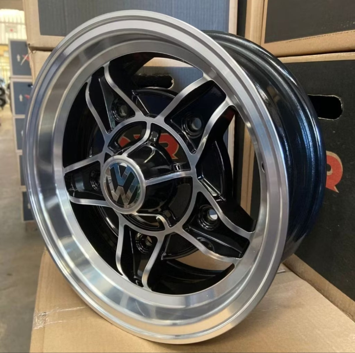 Set of 15-inch Castelinho wheels for VW Beetle, 6 inches wide, 5x205 bolt pattern, classic wheels.