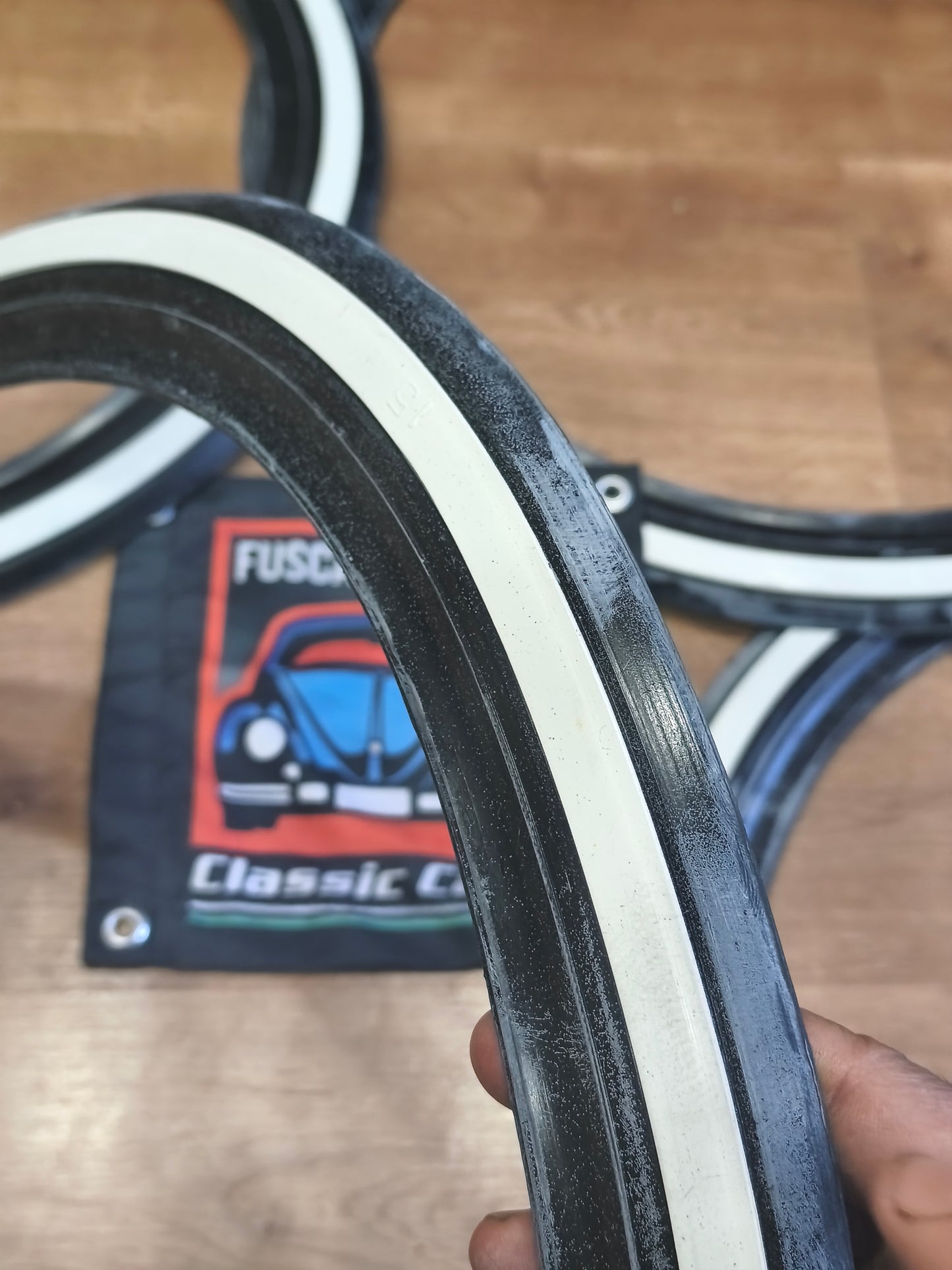 SET OF  4 White & black  Stripe Fillet Beetle Kombi 15  FITS ALL BEETLE