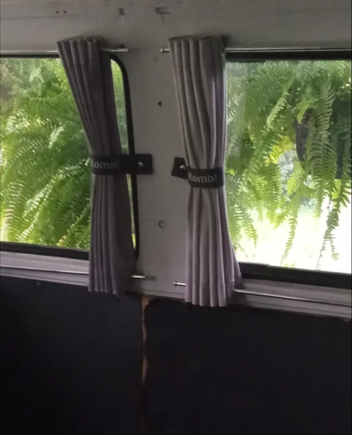 Set of curtains for VW Kombi vans up to 1975 (Corux model, Vovozinha model) and Kombi Clipper models up to 1996 low roof model