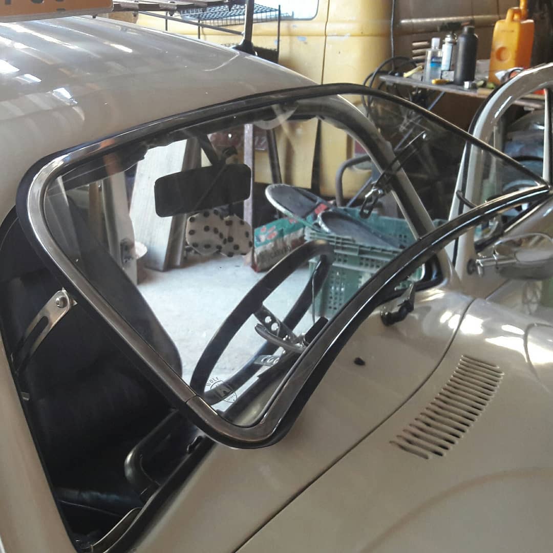 Safari front Windshield window , Beetle 1952 to 1963