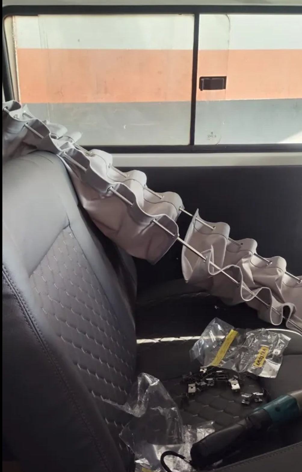 Set of curtains for VW Kombi vans up to 1975 (Corux model, Vovozinha model) and Kombi Clipper models up to 1996 low roof model