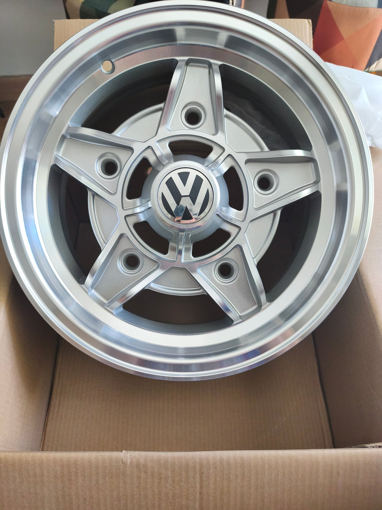 Set of 15-inch Castelinho wheels for VW Beetle, 6 inches wide, 5x205 bolt pattern, classic wheels.