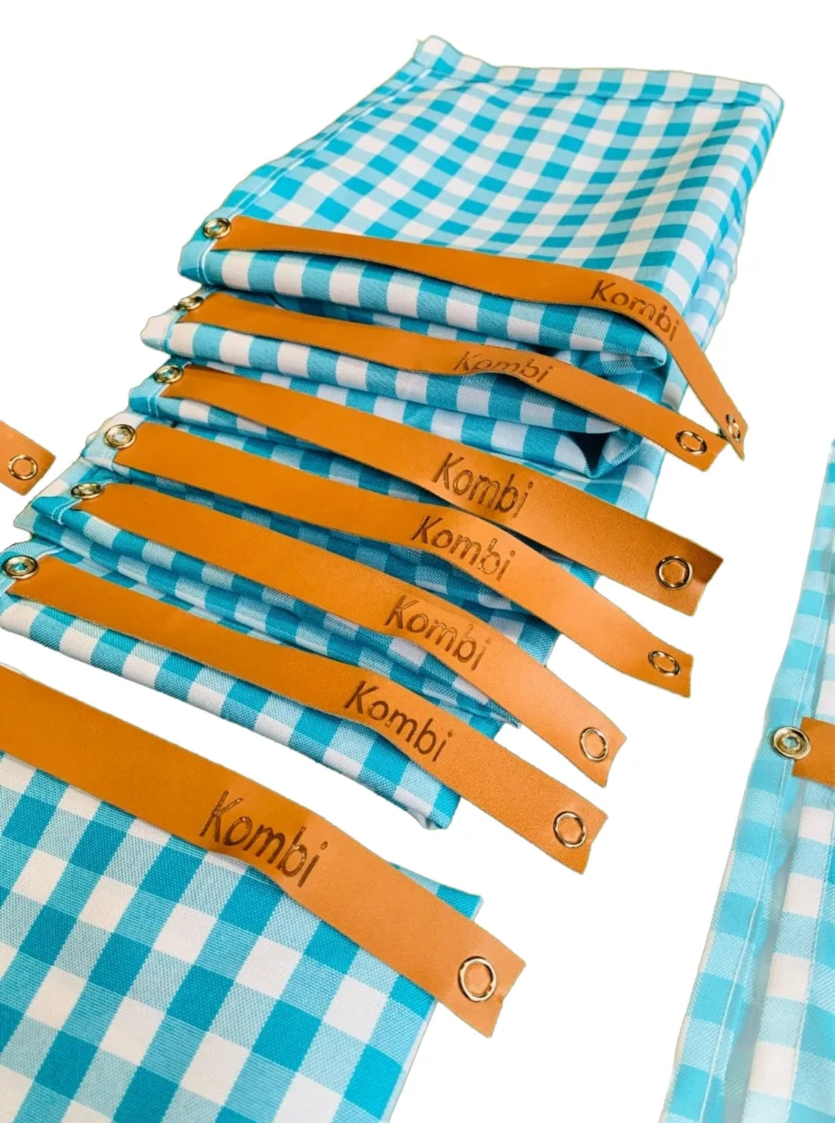 Set of curtains for VW Kombi vans up to 1975 (Corux model, Vovozinha model) and Kombi Clipper models up to 1996 low roof model