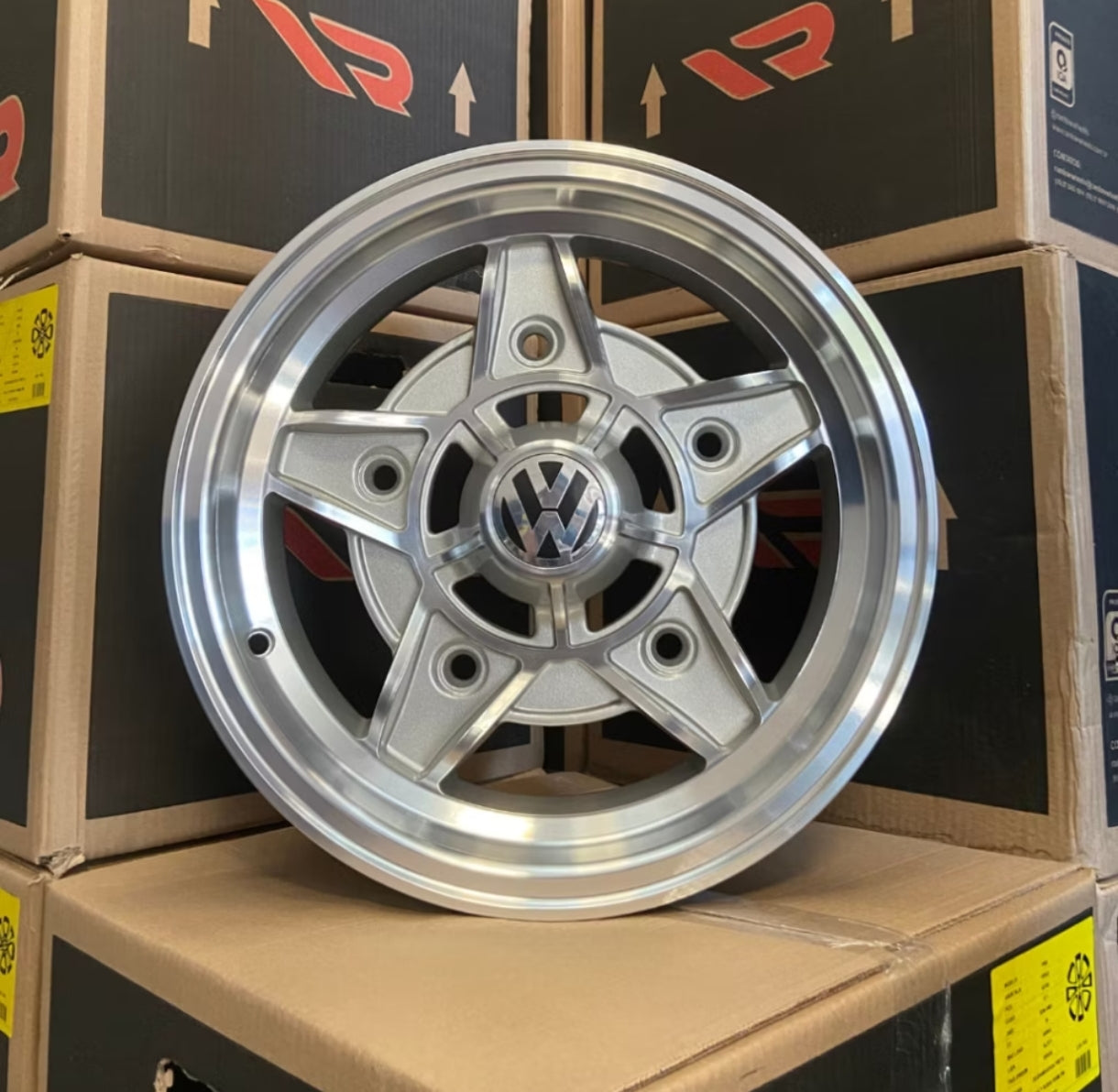 Set of 15-inch Castelinho wheels for VW Beetle, 6 inches wide, 5x205 bolt pattern, classic wheels.