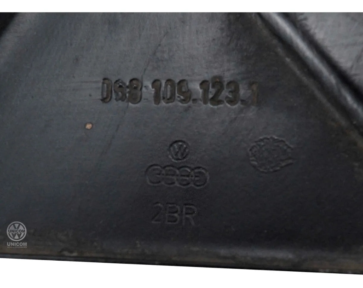 Timing belt cover for Kombi 1.6  Diesel - Volkswagen