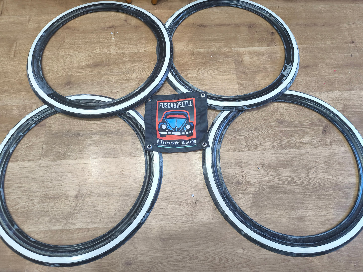 SET OF  4 White & black  Stripe Fillet Beetle Kombi 15  FITS ALL BEETLE