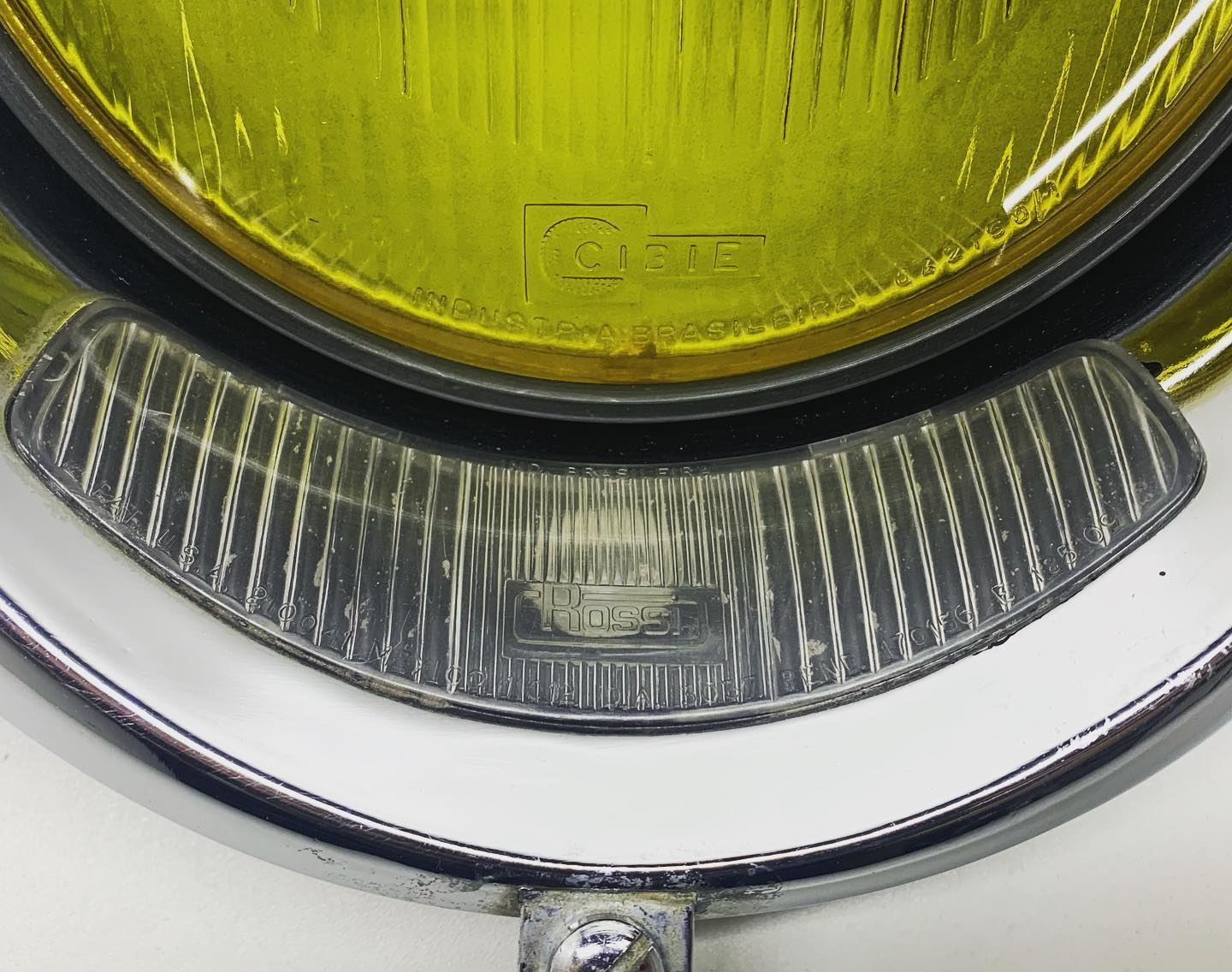 Pair of Fort Luz brand headlights with rim and turn signal