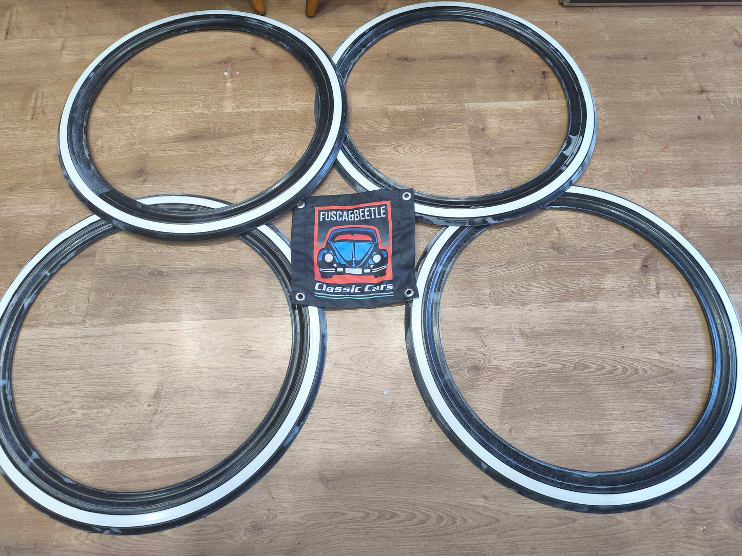 SET OF  4 White & black  Stripe Fillet Beetle Kombi 15  FITS ALL BEETLE