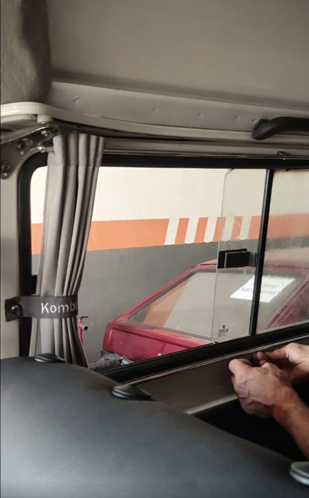 Set of curtains for VW Kombi vans up to 1975 (Corux model, Vovozinha model) and Kombi Clipper models up to 1996 low roof model