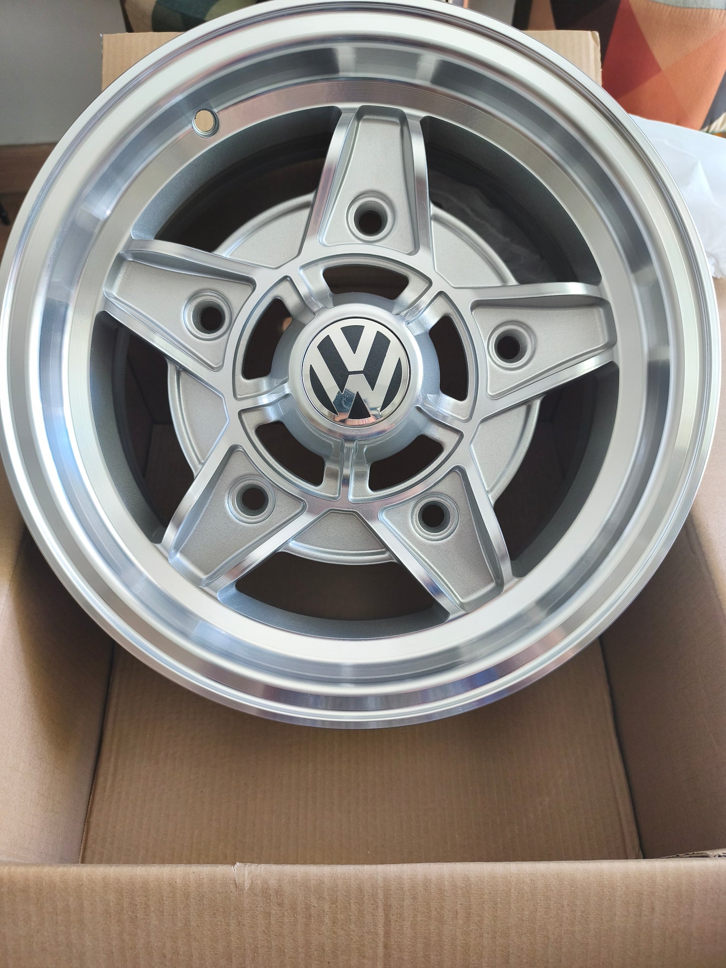 Set of 15-inch Castelinho wheels for VW Beetle, 6 inches wide, 5x205 bolt pattern, classic wheels.
