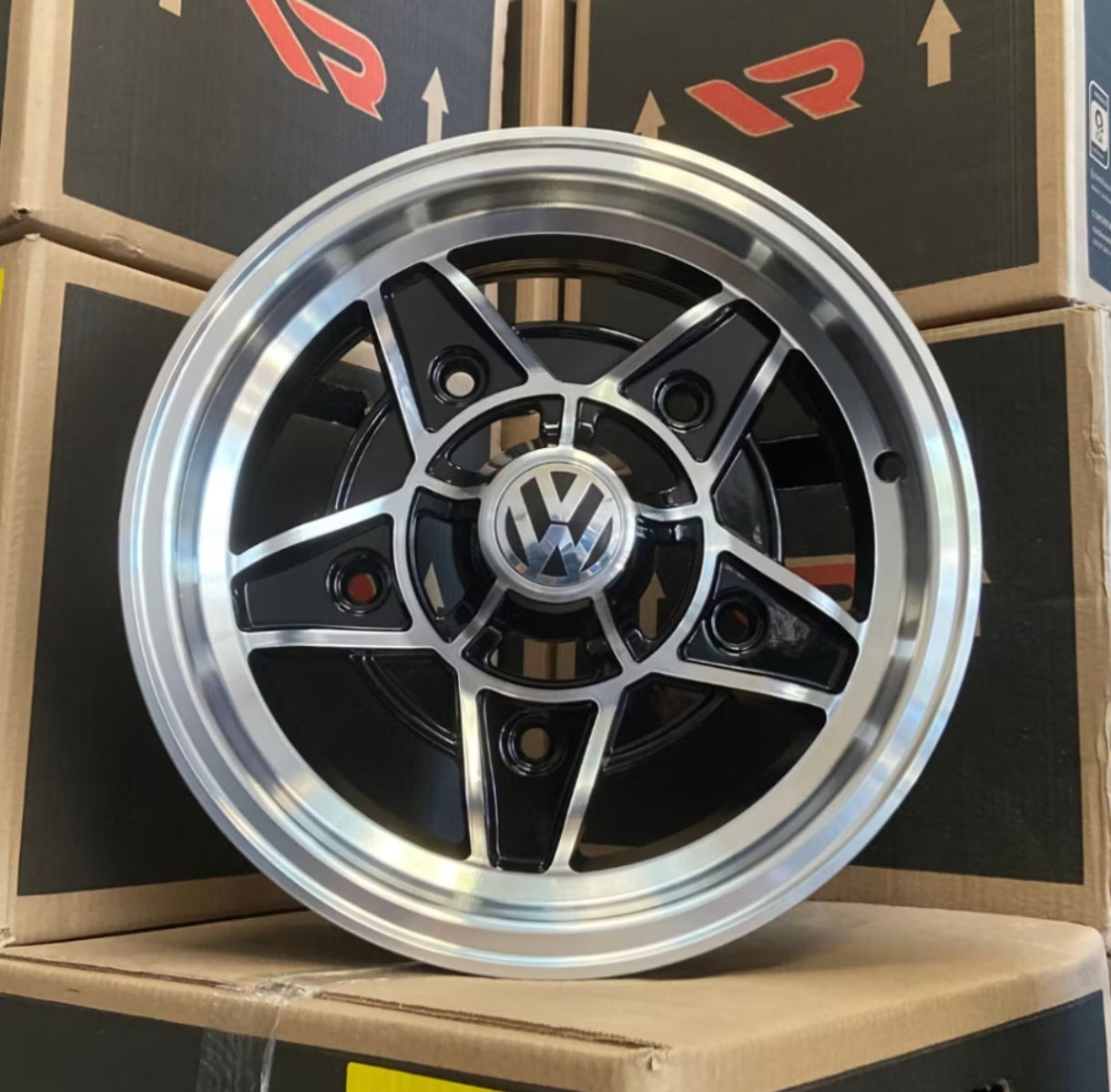 Set of 15-inch Castelinho wheels for VW Beetle, 6 inches wide, 5x205 bolt pattern, classic wheels.